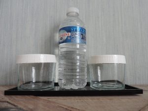 Bouteille d'eau dans les chambres