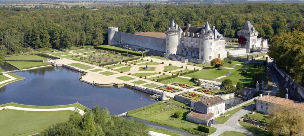 vue panoramique du château de la Roche Courbon